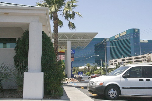Blick vom Motel 6 Tropicana auf das MGM Grand.